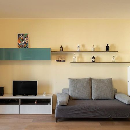 Bilocale Moderno Ed Esclusivo Apartment Milan Luaran gambar
