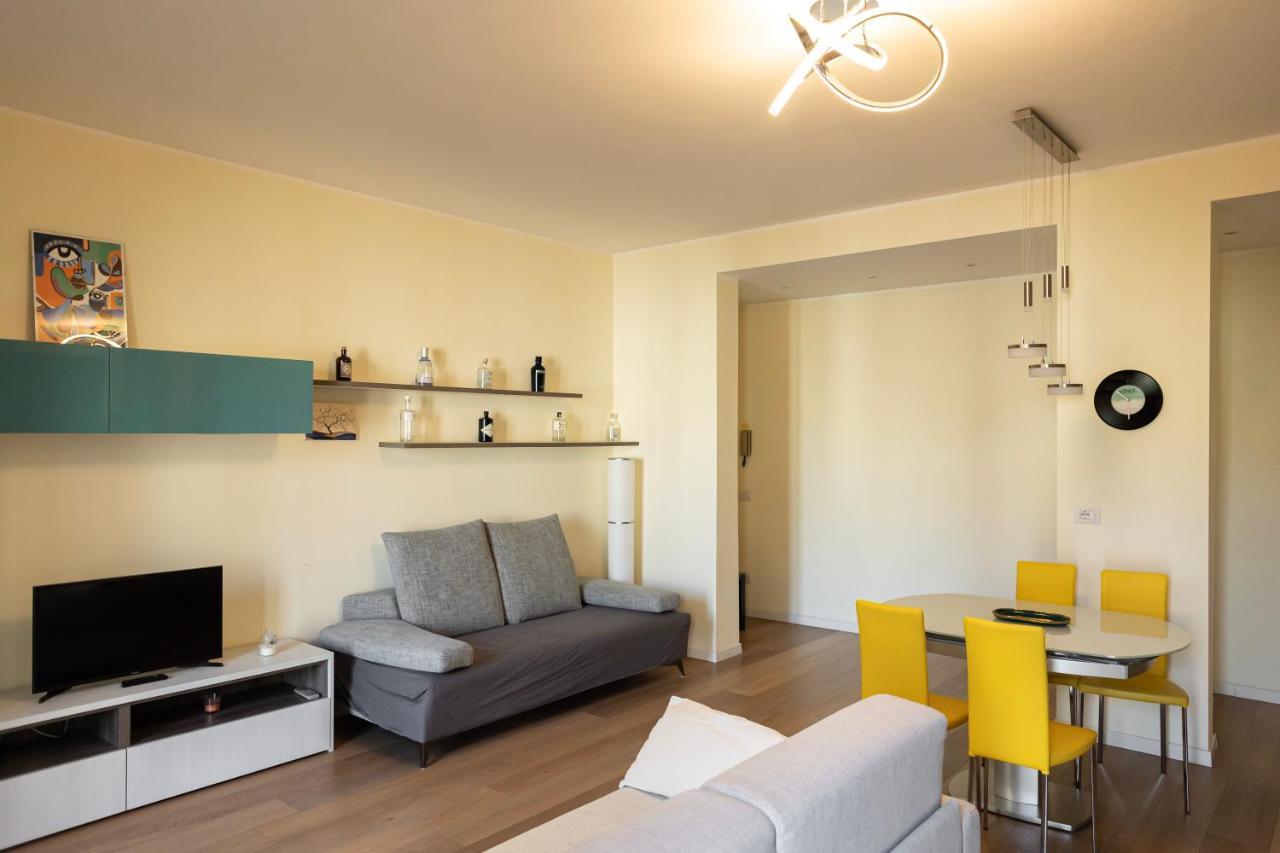 Bilocale Moderno Ed Esclusivo Apartment Milan Luaran gambar