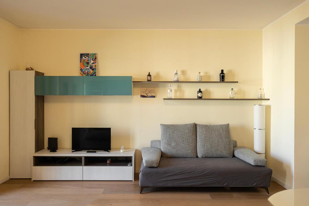 Bilocale Moderno Ed Esclusivo Apartment Milan Luaran gambar