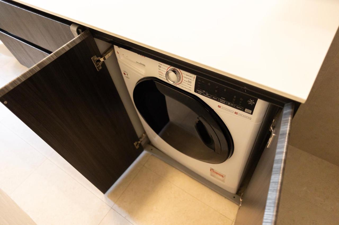Bilocale Moderno Ed Esclusivo Apartment Milan Luaran gambar