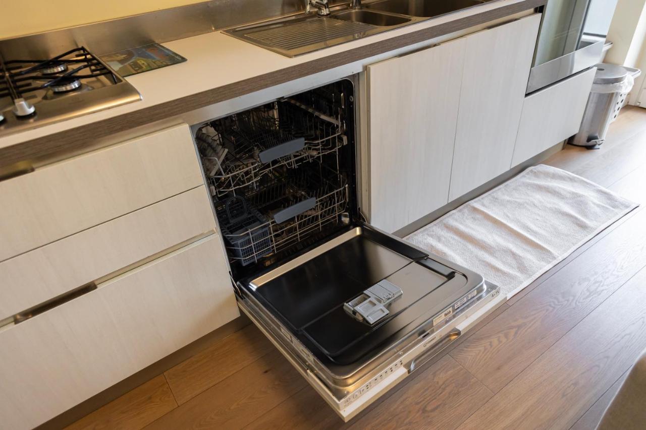 Bilocale Moderno Ed Esclusivo Apartment Milan Luaran gambar
