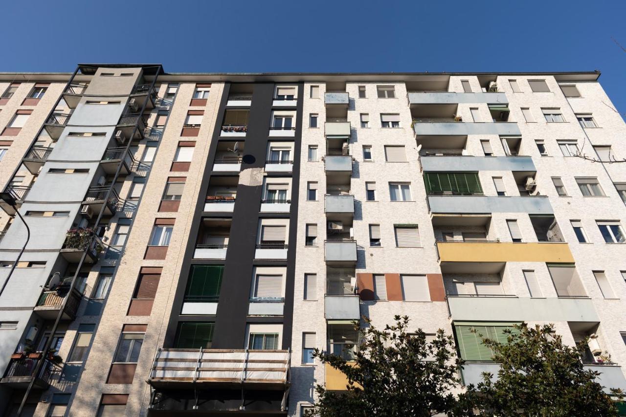 Bilocale Moderno Ed Esclusivo Apartment Milan Luaran gambar