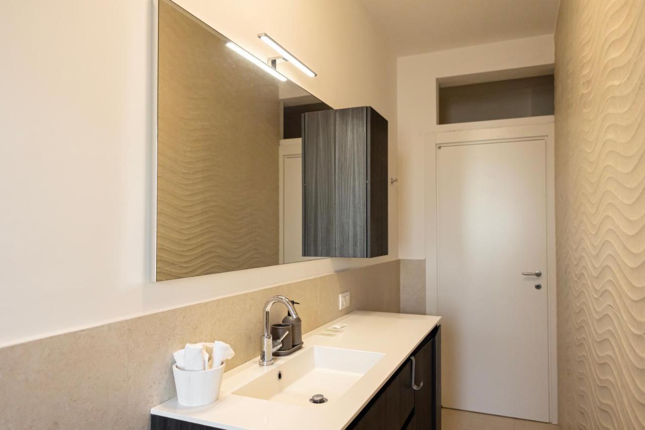 Bilocale Moderno Ed Esclusivo Apartment Milan Luaran gambar
